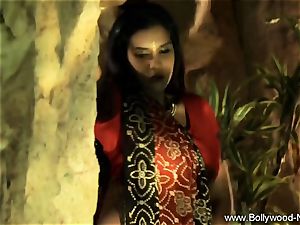 Indian mummy stunner Is impressive When She Dances